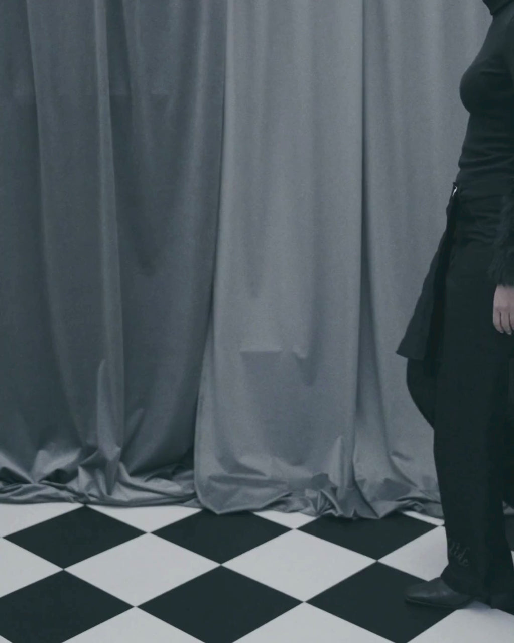 Nyx Waist Cape