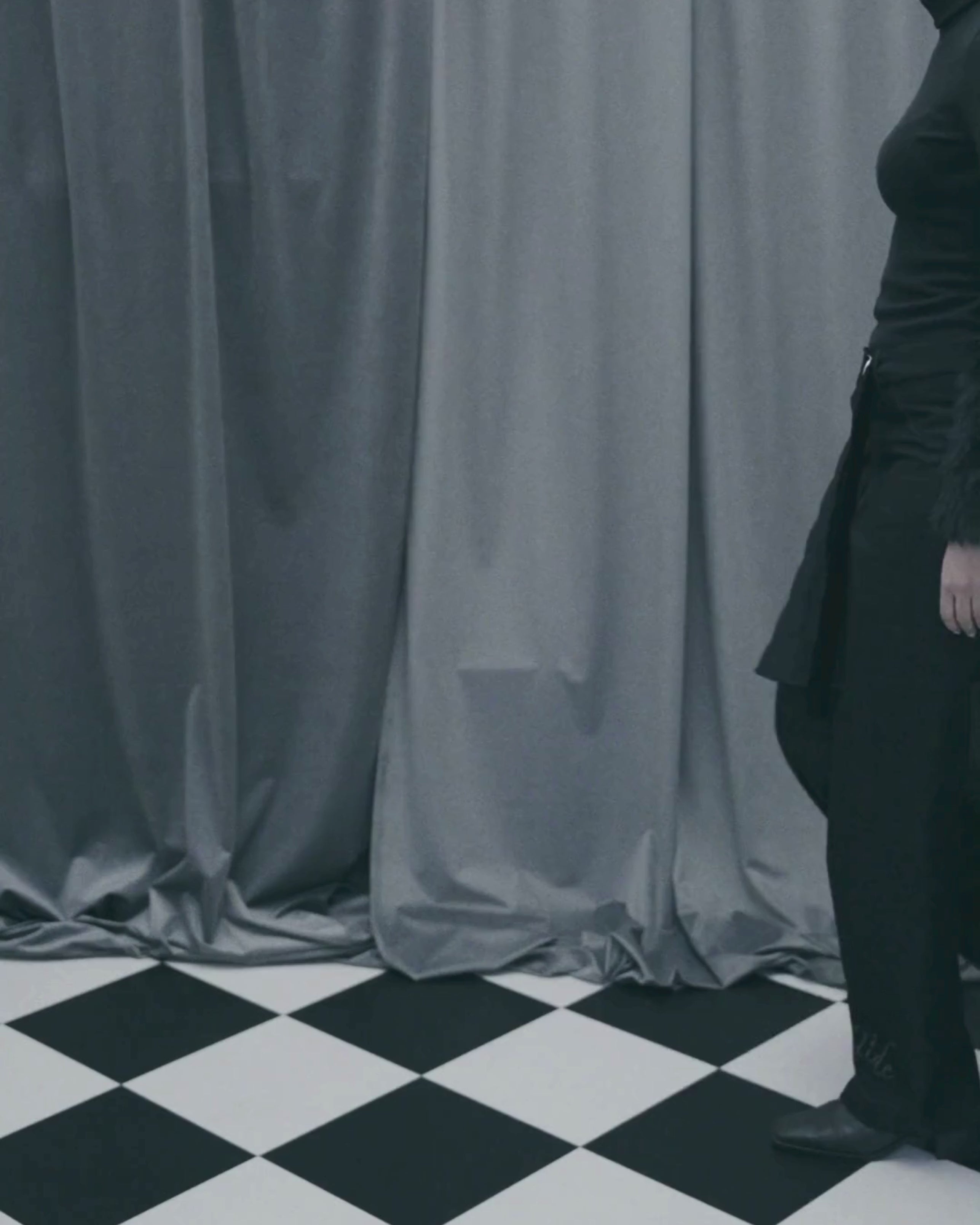 Nyx Waist Cape